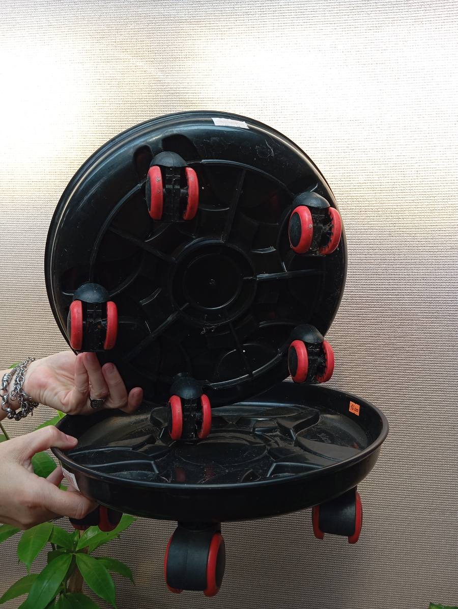 Soporte con ruedas para macetas — foto 2