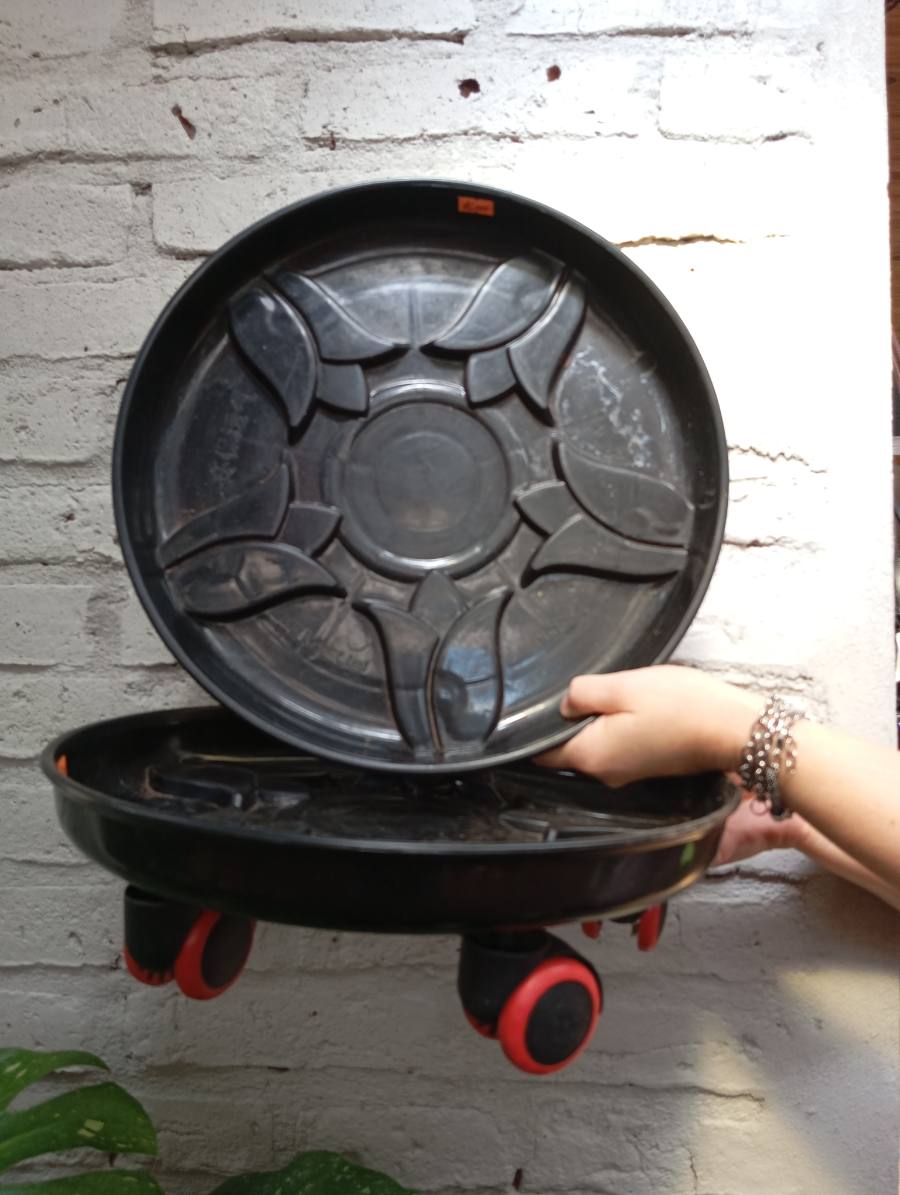 Soporte con ruedas para macetas — foto 3