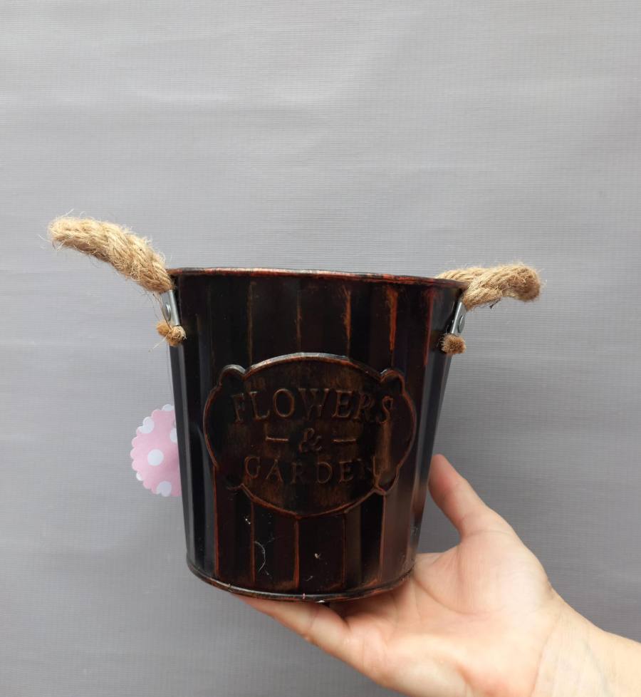 Maceta de metal